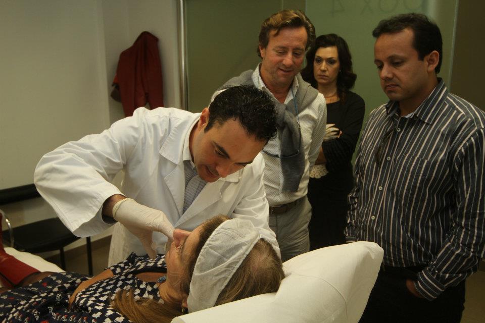 El Dr. Benzaquén en un taller de retensado facial