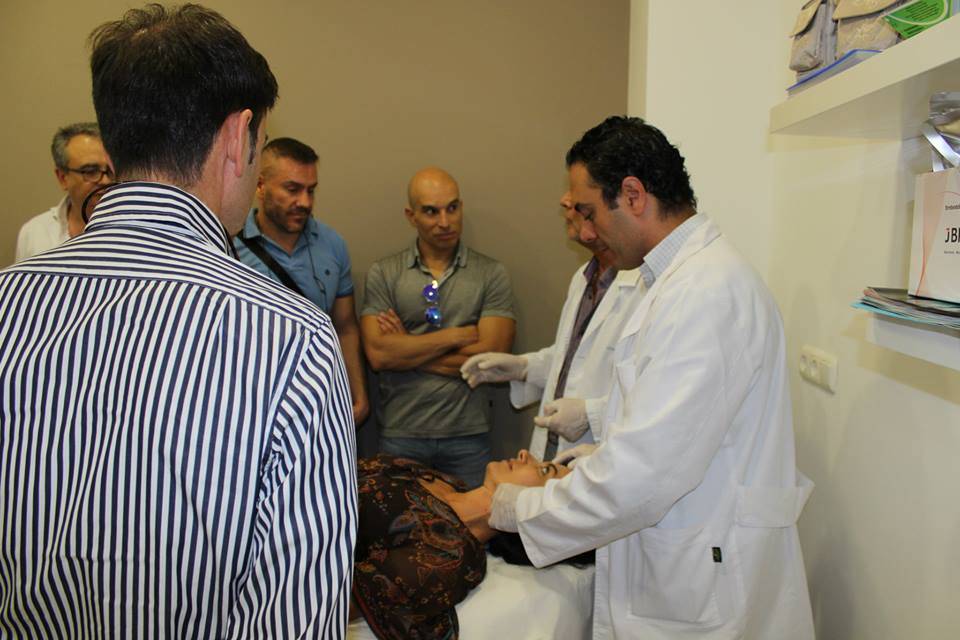 El Dr. Benzaquén en un taller sobre hilos tensores o mágicos